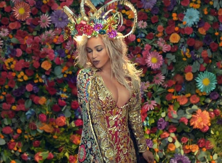 The picture of the beyonce with wearing the crown!