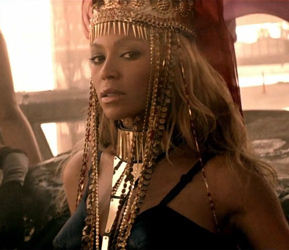 The picture of the beyonce with wearing the crown!